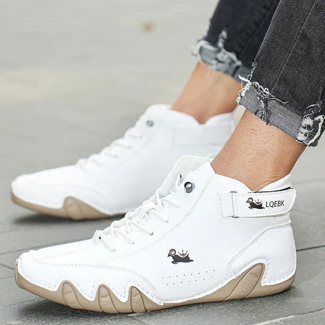 Men's lightweight barefoot feel walking shoes for active comfort, featuring a flexible non-slip sole for versatile use.