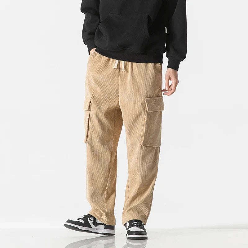Relaxed fit men's cargo pants, ideal for everyday wear, versatile utility design.