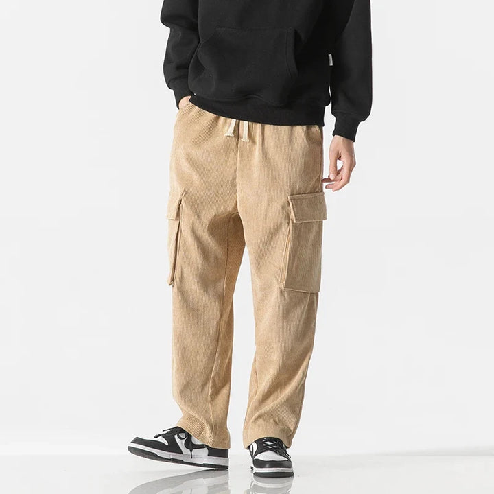 Relaxed fit men's cargo pants, ideal for everyday wear, versatile utility design.