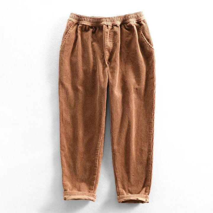 Versatile men's comfortable corduroy pants. Relaxed fit, stretch fabric, perfect for casual everyday wear in fall/winter.