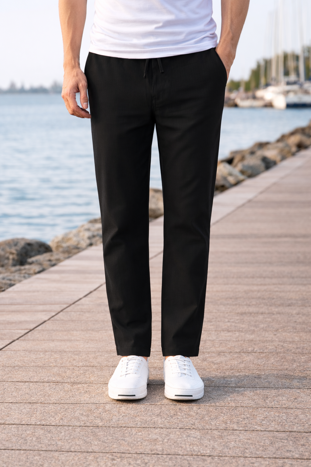 Casual men's straight leg trousers featuring a drawstring waist, perfect for comfortable everyday style.