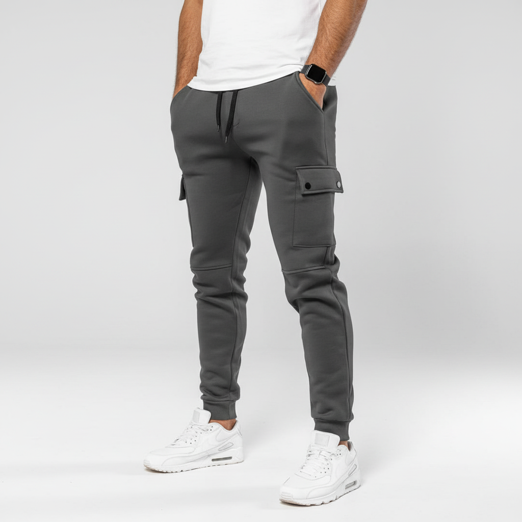 Modern men's cropped joggers in athletic style, featuring practical pocket for casual or active wear.
