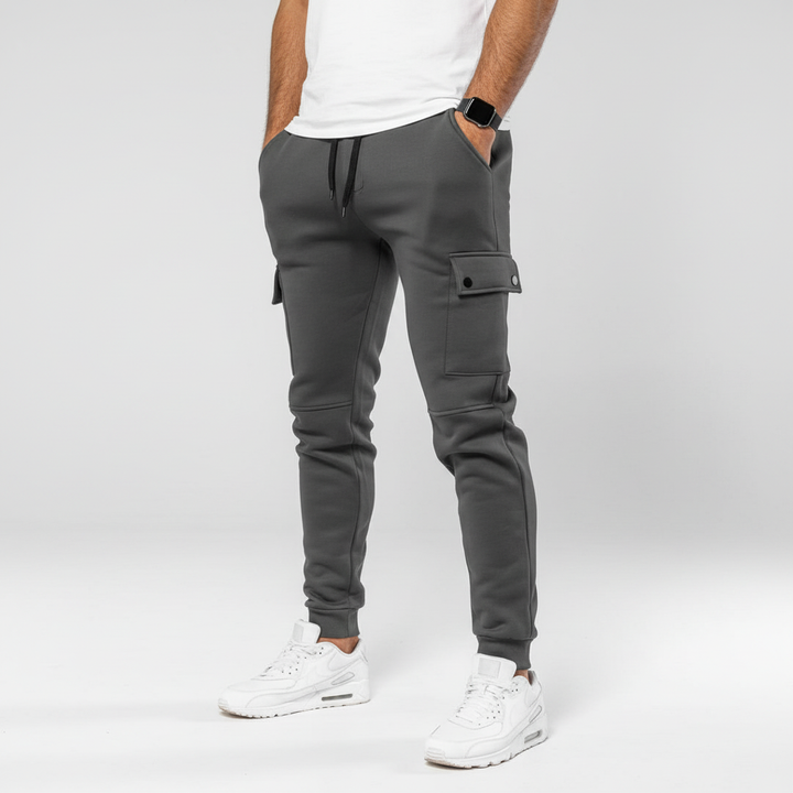 Modern men's cropped joggers in athletic style, featuring practical pocket for casual or active wear.