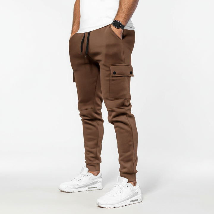 Soft men's cropped joggers with a practical pocket, offering ultimate comfort for daily wear.