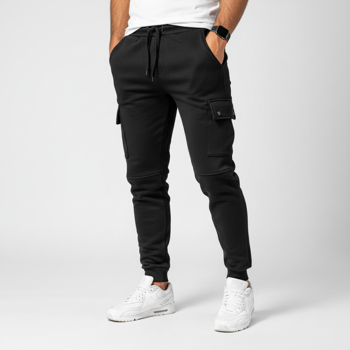 Versatile men's cropped joggers with a functional pocket, ensuring comfortable everyday style for active men.