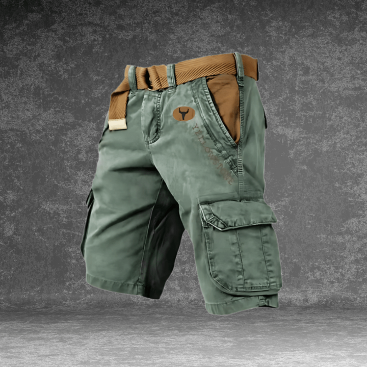 Durable men's cargo shorts in a versatile design, perfect for both outdoor and casual summer outfits.