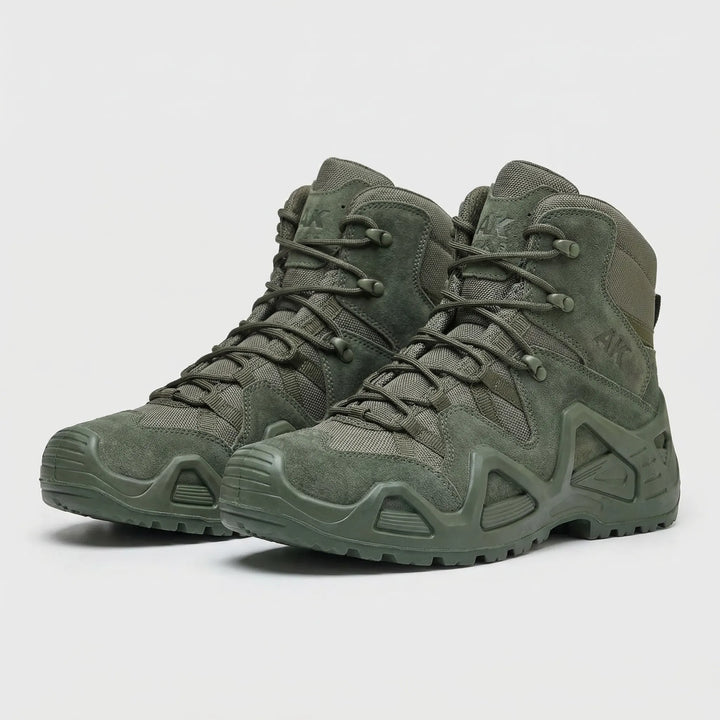 Men's all-terrain combat boots, offering robust protection & durability for demanding tasks.