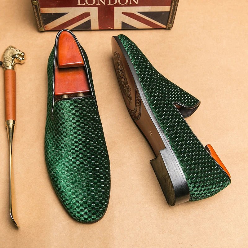 Luxury men's slip-on loafers, featuring a sophisticated woven design. Comfortable and stylish for any occasion.