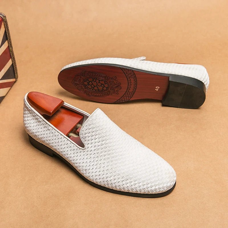 Versatile men's slip-on loafers, featuring an elegant woven design. Perfect as formal shoes or casual footwear.
