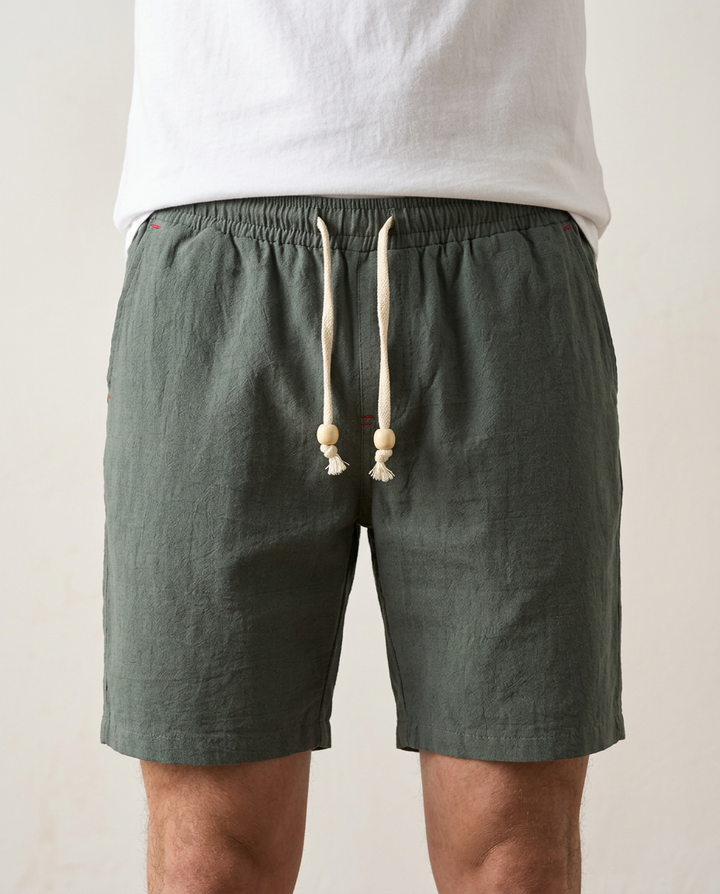 Comfortable men's activewear shorts, relaxed fit with elastic waist & drawstring for versatile everyday use.