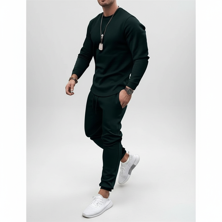 Detail of men's Kirk performance tracksuit, highlighting quality fabric for athletic and casual comfort. Fitness wear.