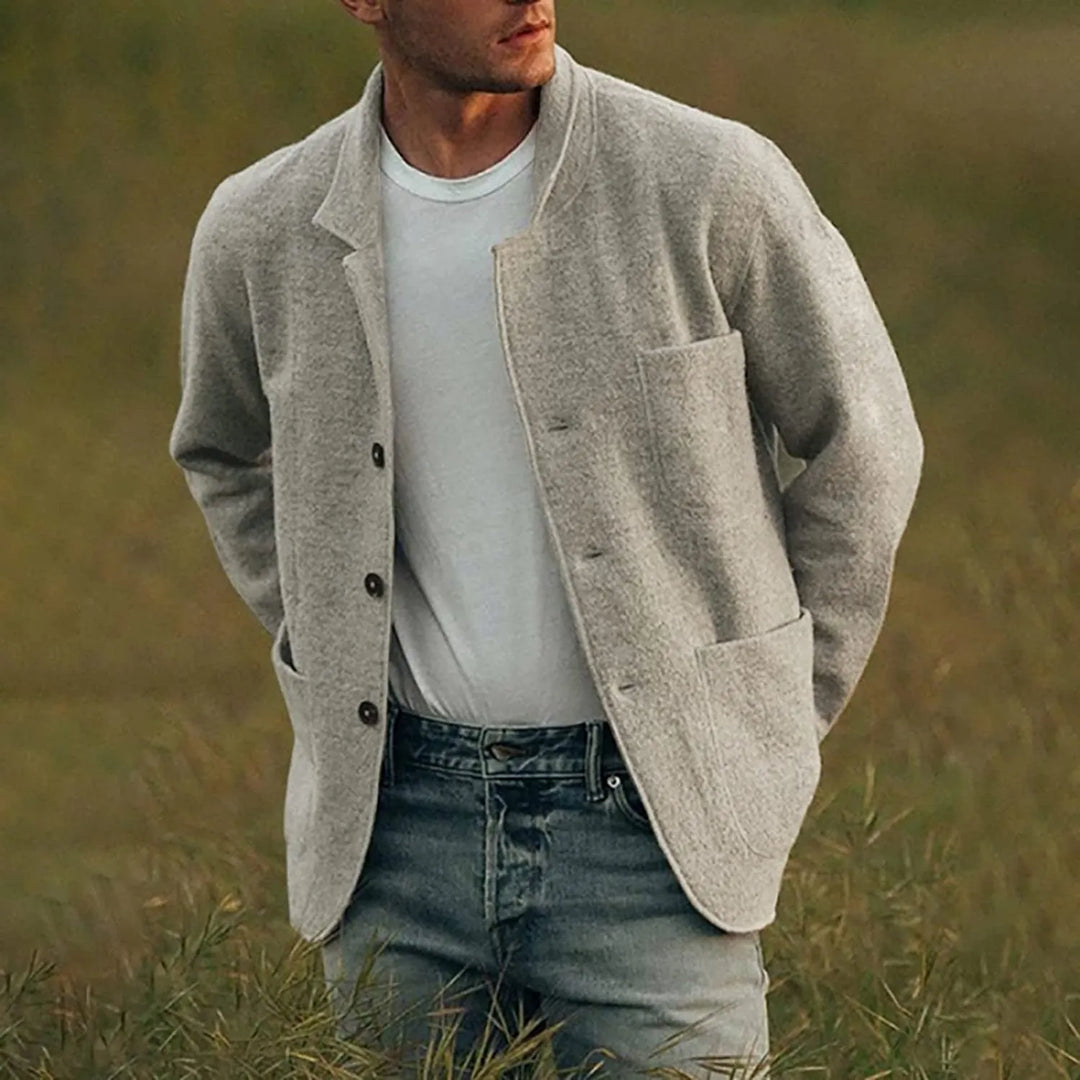 Smart men's casual blazer, lightly structured for modern versatility and comfort.