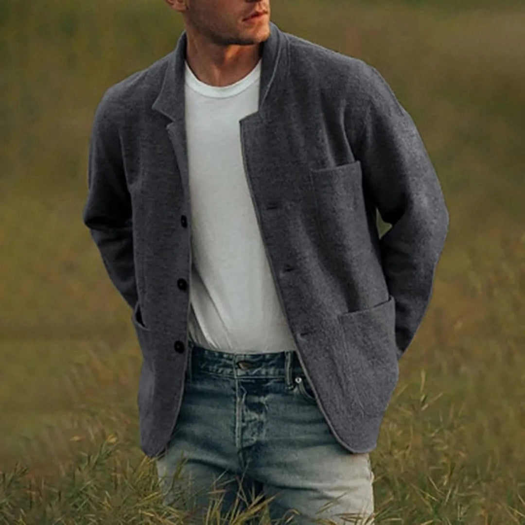 Travel-friendly men's structured blazer, lightweight & versatile for modern journeys.