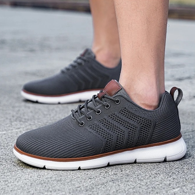 Durable outsole detail of men's Airmesh Stride running shoes, built for long-lasting performance & support.