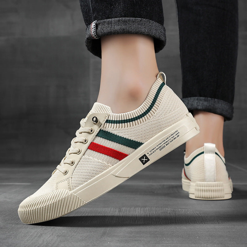Stylish low-top men's fashion sneakers, lightweight & breathable, comfortable for daily casual wear.
