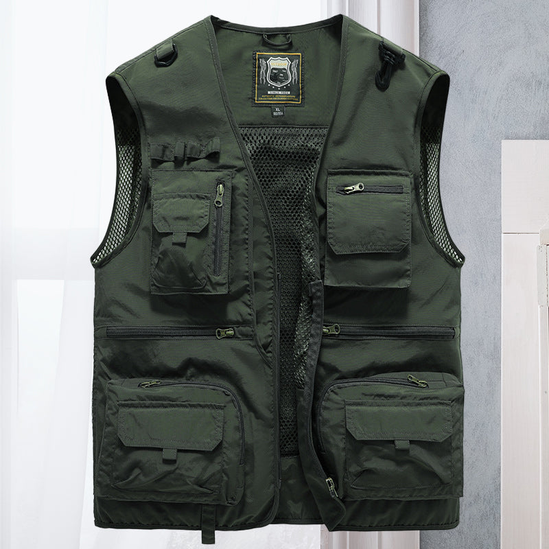 Practical men's camping vest, lightweight design with numerous functional pockets.