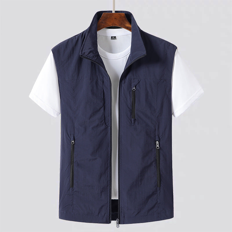 Men's multi-pocket summer vest. Lightweight, sleeveless, and zip-up, ideal for casual outdoor wear and utility.