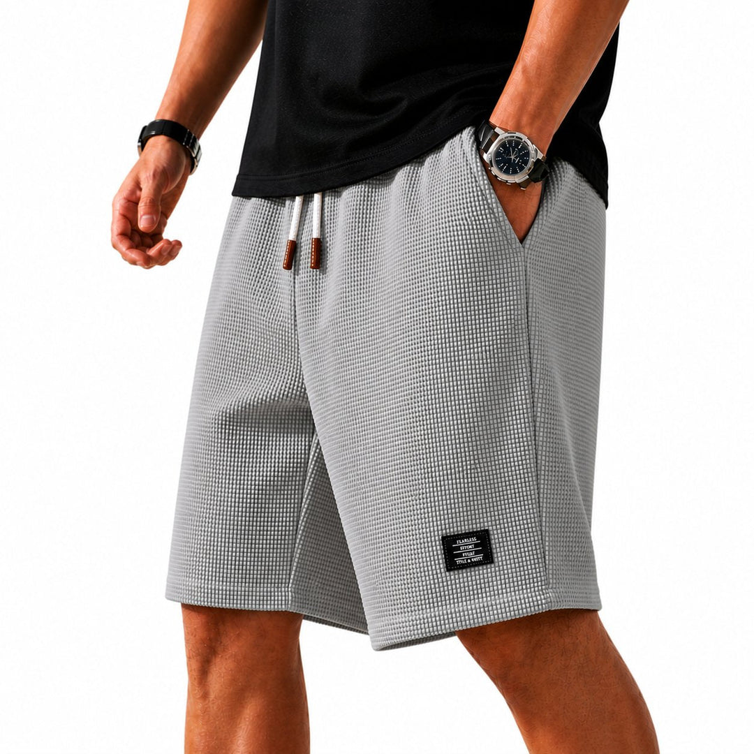 Comfortable men's summer shorts in a light fabric, suitable for warm weather and daily use.