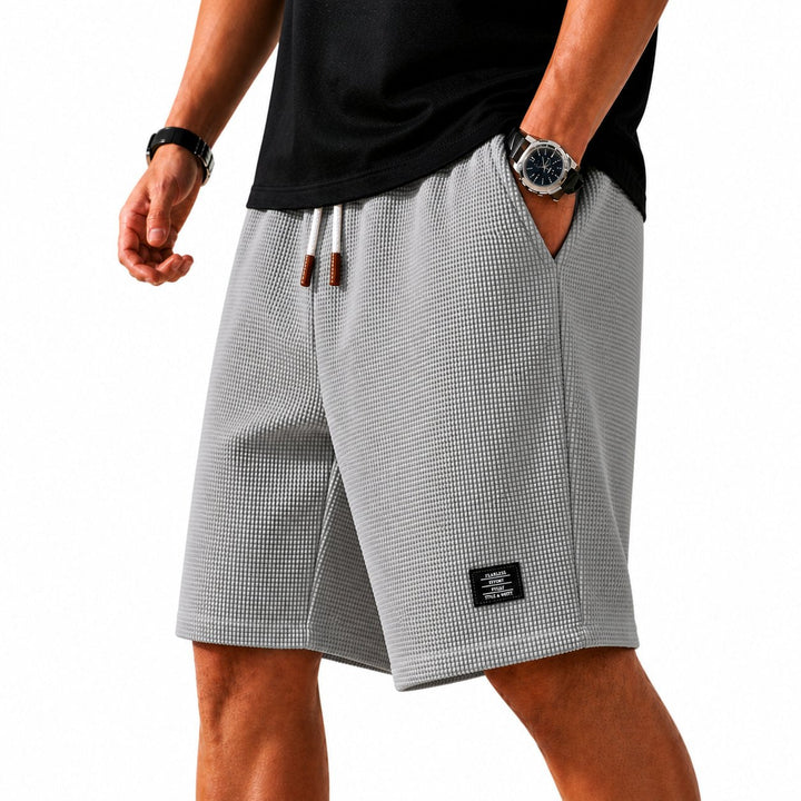Comfortable men's summer shorts in a light fabric, suitable for warm weather and daily use.
