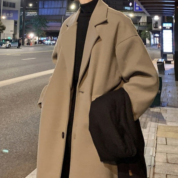 Tailored men's long overcoat, belted for a refined look. Timeless autumn/winter classic menswear.