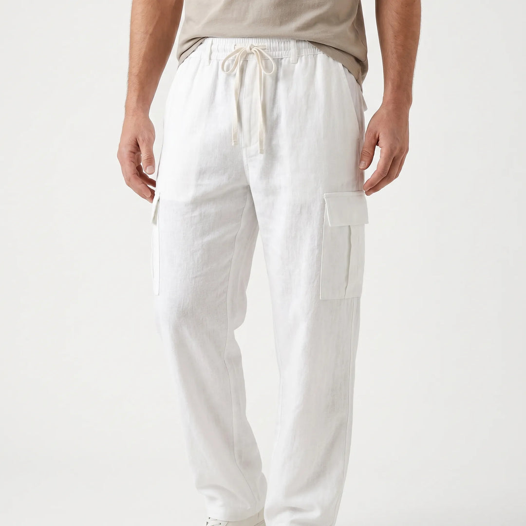 Comfortable men's cargo pants featuring a loose straight leg, perfect for everyday casual wear and summer.