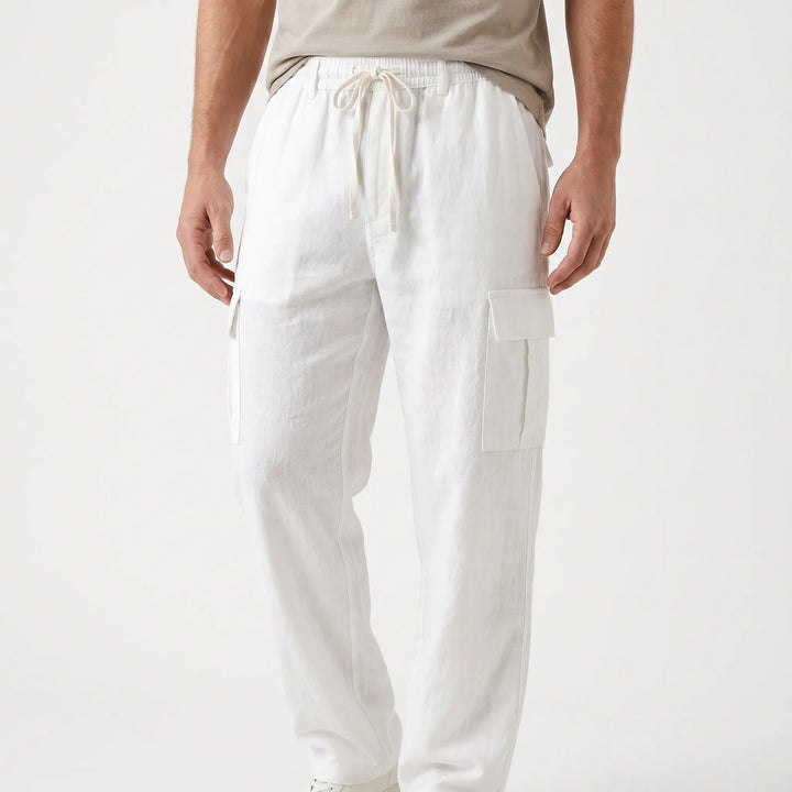 Comfortable men's cargo pants featuring a loose straight leg, perfect for everyday casual wear and summer.