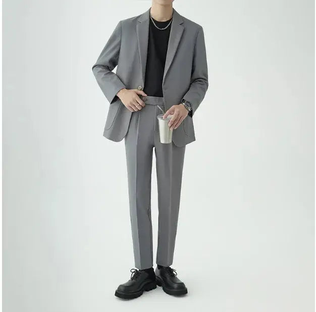 Versatile men's two-piece suit: modern minimalist design for business attire, formal wear & special events.