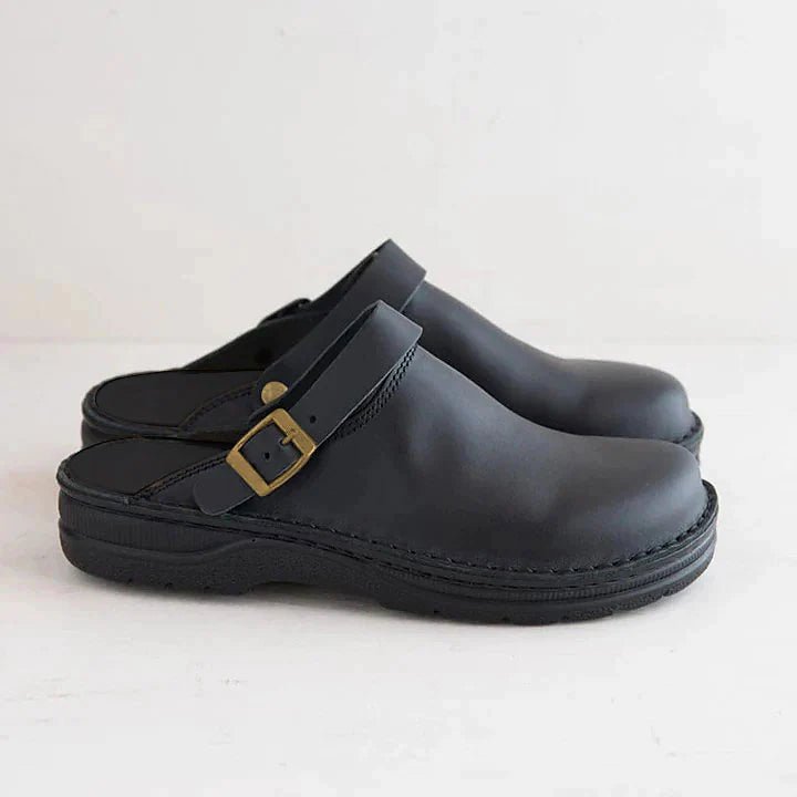 Comfortable men's slip-on clogs designed for daily wear. Orthopedic foot support for casual errands or long work shifts.