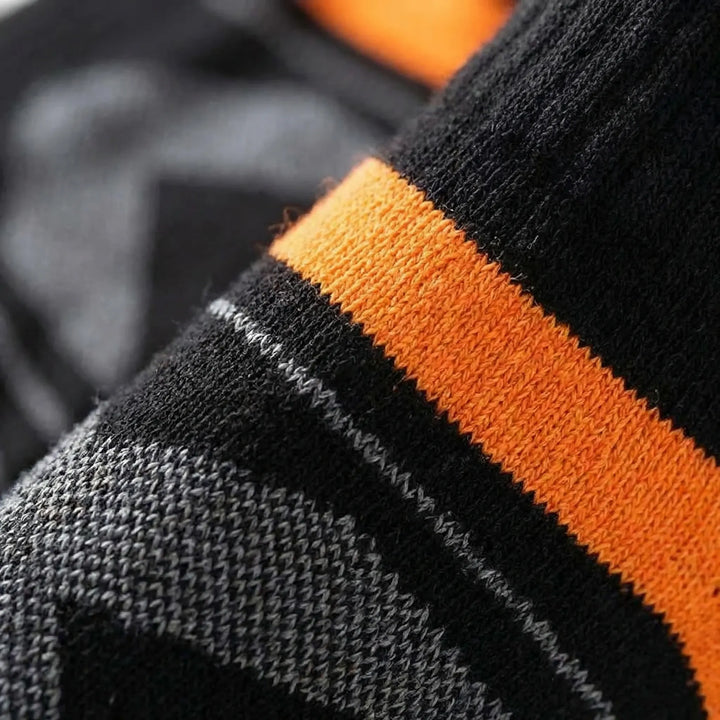 Breathable men's performance ankle socks, perfect for activewear, gym, and daily sports.