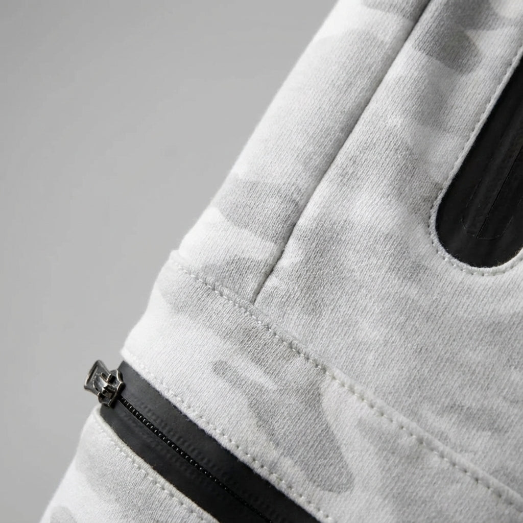 Sporty men's training bottoms: Black joggers with secure pockets & comfortable tapered fit for workouts.