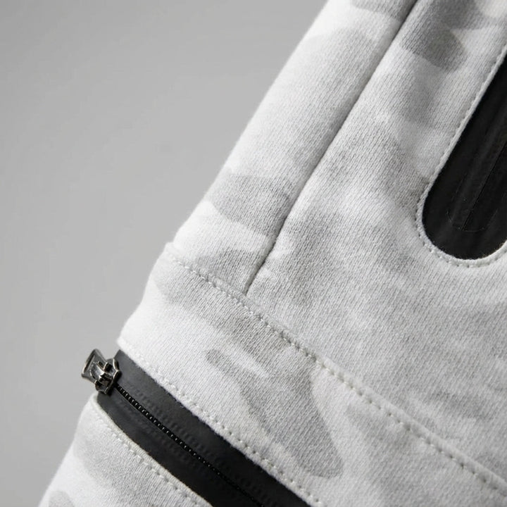 Sporty men's training bottoms: Black joggers with secure pockets & comfortable tapered fit for workouts.