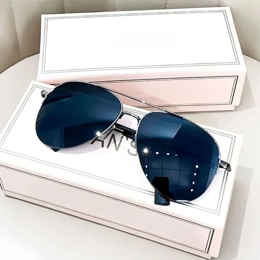 Men's pilot sunglasses with gradient lenses & UV400 protection. Stylish eye protection for men.