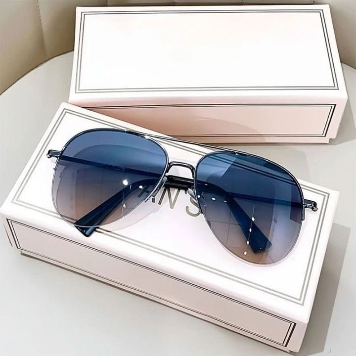Comfortable men's pilot sunglasses with UV400 protection. Gradient lenses reduce glare for better vision.