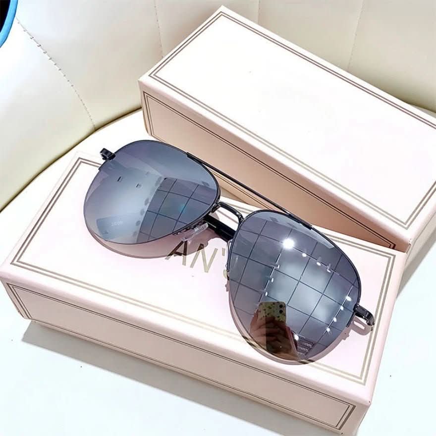 Angled view of trendy men's pilot sunglasses. Gradient lenses and UV400 protection for stylish eyewear.