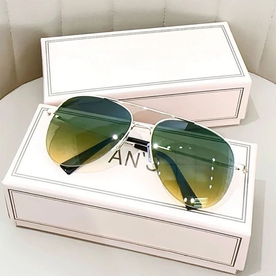 Classic pilot sunglasses for men. Gradient lenses & UV400 protection combine style with essential eye care.