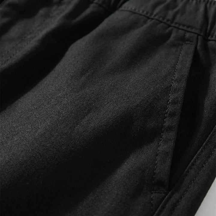 Big & Tall men's knee-length shorts: breathable, elastic waist, relaxed fit. Ideal for everyday casual style.
