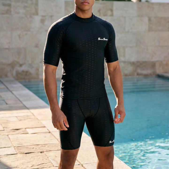 Men's quick-drying short-sleeve swim shirt for water sports, UV protection & active comfort.