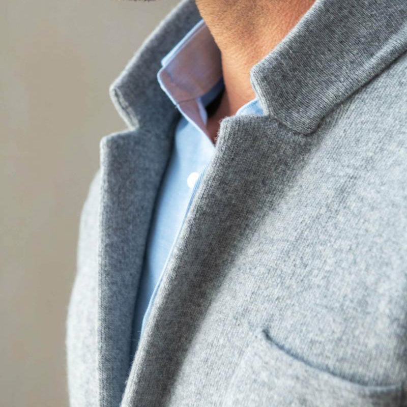 Man wearing a sharp men's blazer, showcasing its tailored fit and elegant smart casual style.