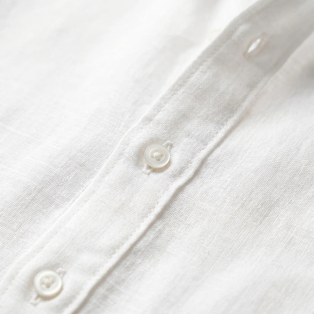 Stylish men's casual long-sleeve button-up shirt, ideal for summer fashion and warm weather.