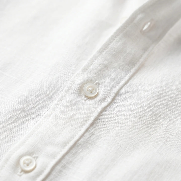 Stylish men's casual long-sleeve button-up shirt, ideal for summer fashion and warm weather.