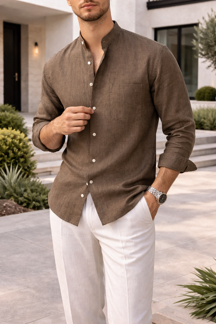 Comfortable men's casual button-up polo shirt, versatile with a chest pocket, perfect for effortless summer fashion.