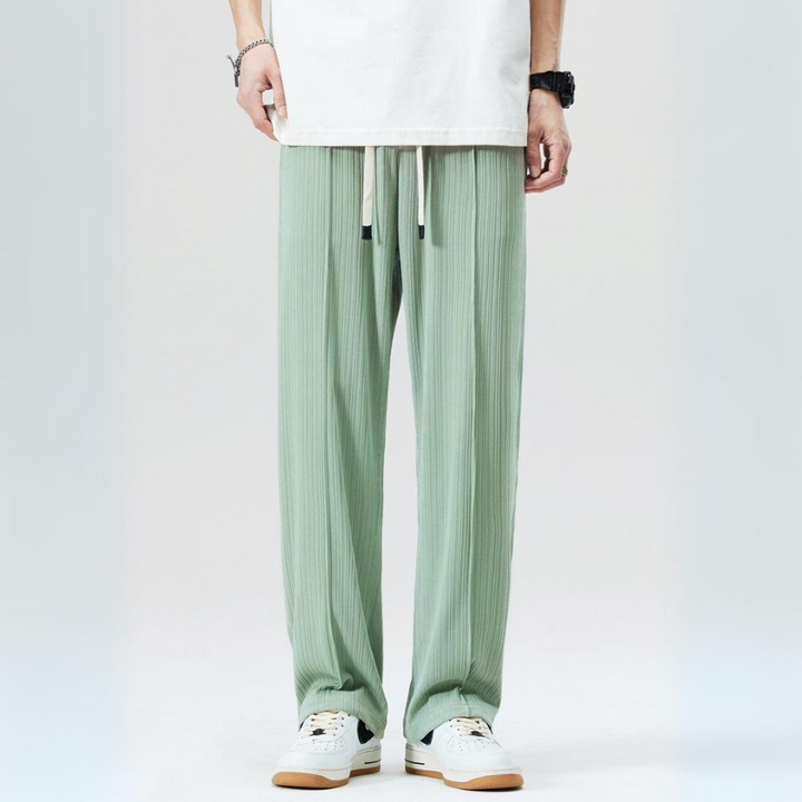 Men's casual pleated pants, perfect for relaxed weekends. Elastic waist ensures all-day comfort & style.