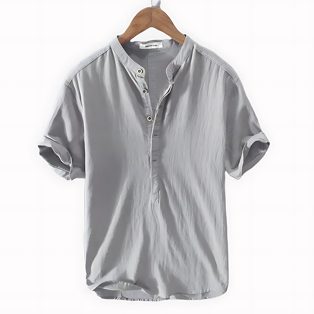 Stylish men's short sleeve Henley shirt, relaxed fit for ultimate comfort. Features a practical buttoned placket.