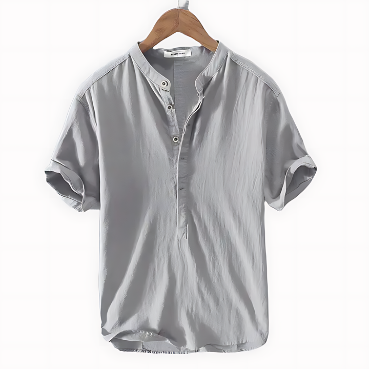 Stylish men's short sleeve Henley shirt, relaxed fit for ultimate comfort. Features a practical buttoned placket.