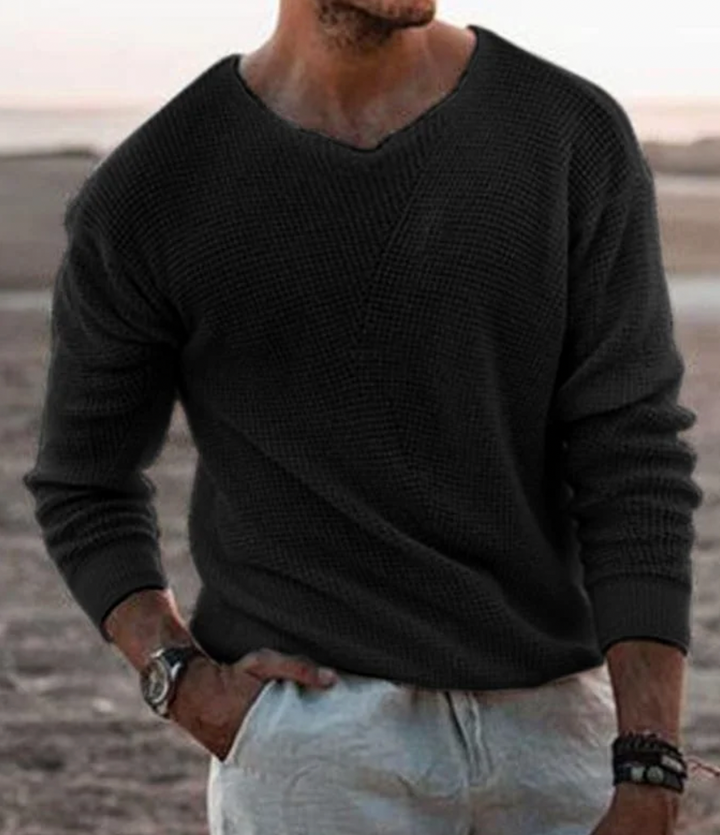 Comfortable men's long-sleeve waffle-knit jumper with a relaxed fit, ideal for autumn wear.