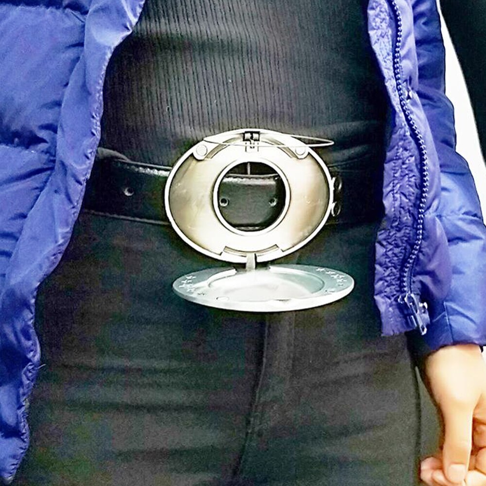 Convenient men's retractable belt buckle for holding drinks, ideal party accessory.