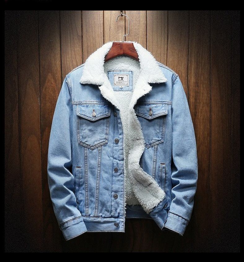 Premium men's retro denim jacket, warm fleece lining ensures comfort & classic style in cold weather.