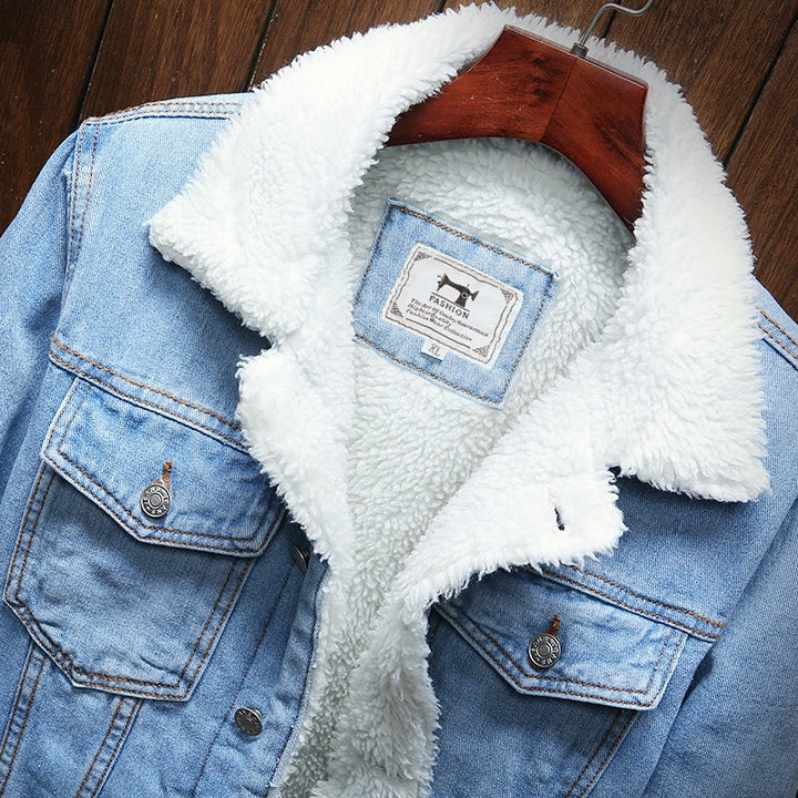 Warm-lined men's retro denim jacket, perfect for cold fall & winter weather. Durable & stylish casual fashion.