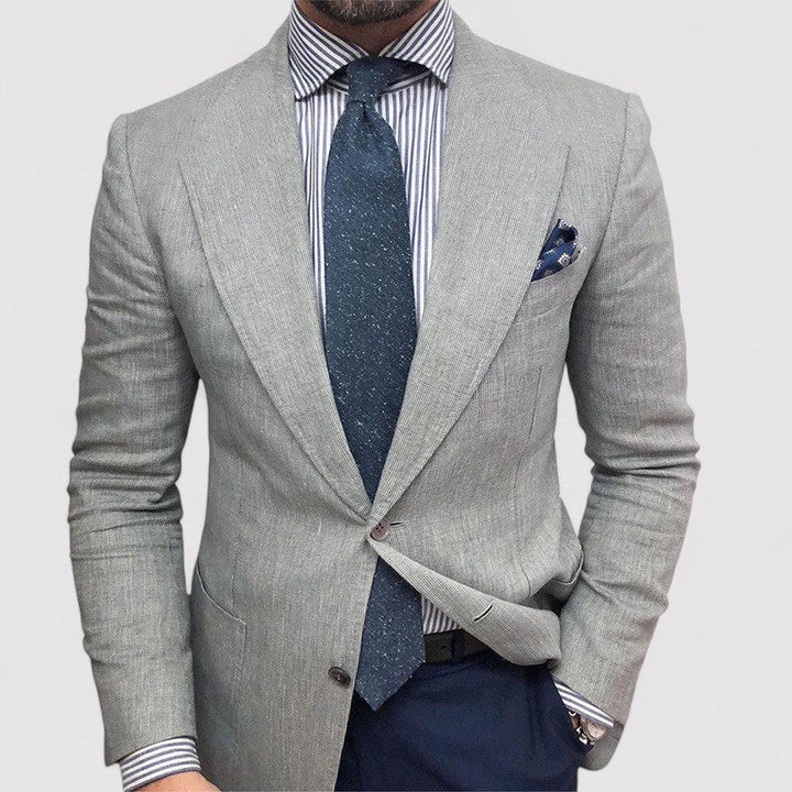 Men's slim fit blazer, tailored for smart-casual events. Modern style, versatile for business or formal wear.