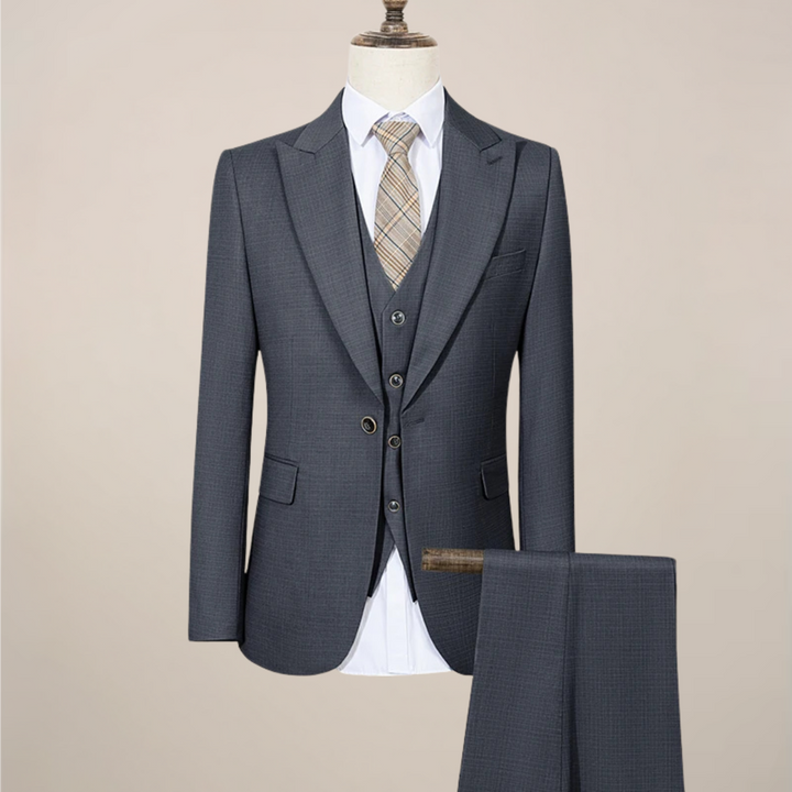 Versatile men's slim fit three-piece suit, designed for both summer comfort & formal event elegance.